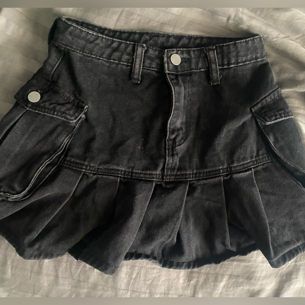 high waisted black mini skirt!